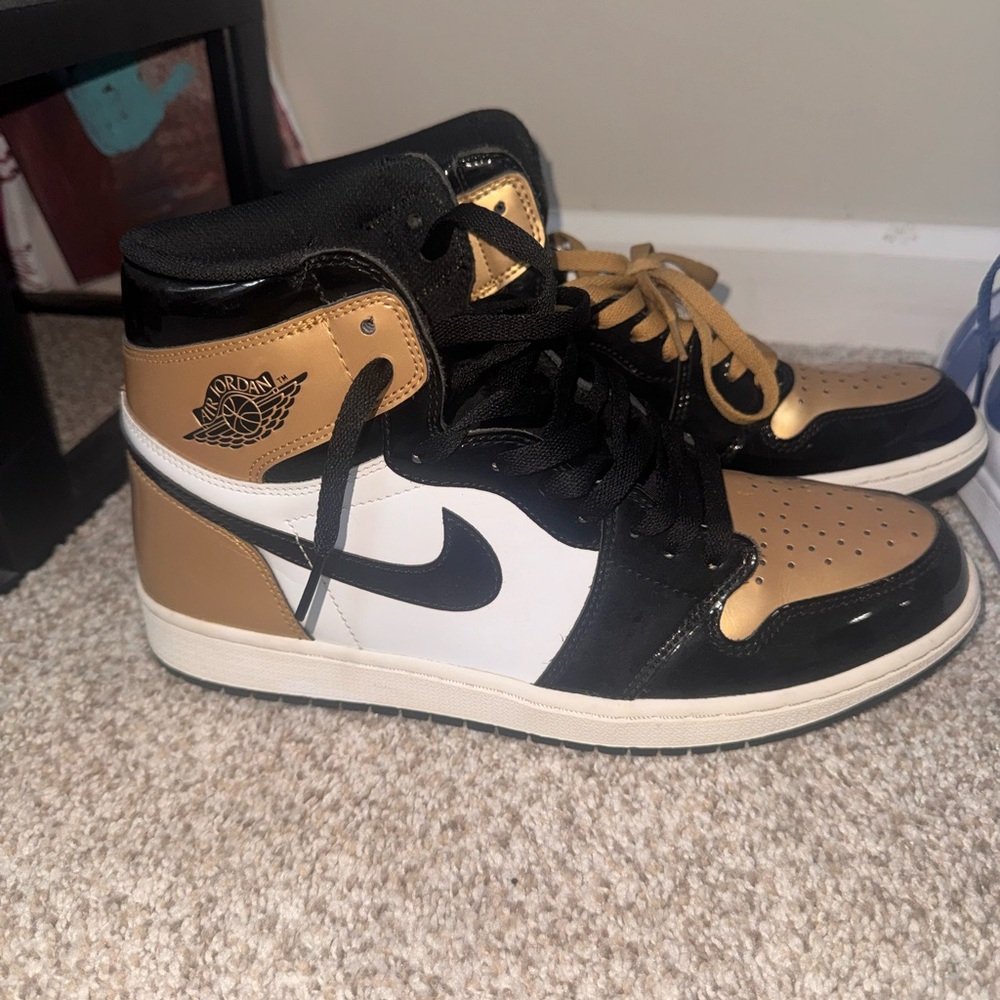 Jordan Sneakers Black Gold White